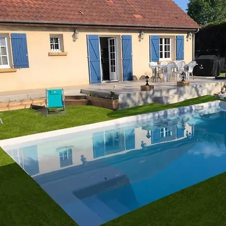 Maison Privative 5 Ch. 12 Pers. Piscine Chauffee Villa Desertines (Allier)