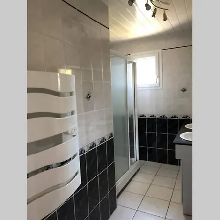 Villa Maison Privative 5 Ch. 12 Pers. Piscine Chauffee Desertines (Allier)
