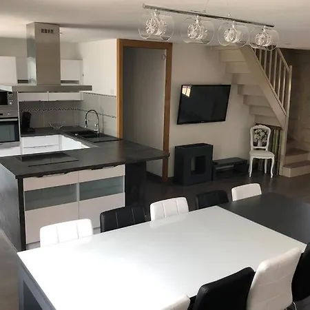 Maison Privative 5 Ch. 12 Pers. Piscine Chauffee * Desertines (Allier)