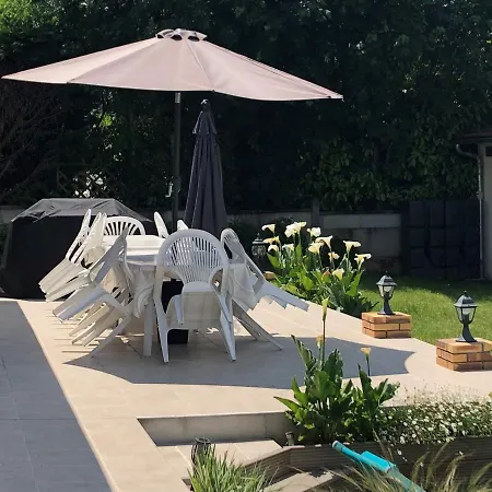 Villa Maison Privative 5 Ch. 12 Pers. Piscine Chauffee *