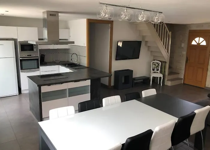 Maison Privative 5 Ch. 12 Pers. Piscine Chauffee * Desertines (Allier)