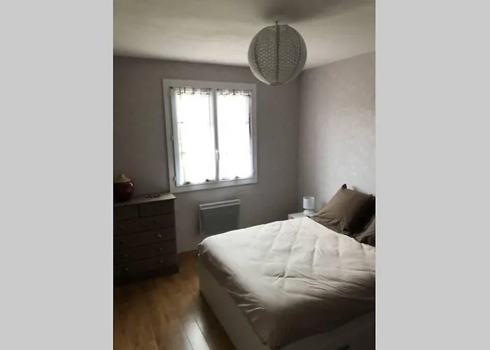 Maison Privative 5 Ch. 12 Pers. Piscine Chauffee فيلة Desertines (Allier)