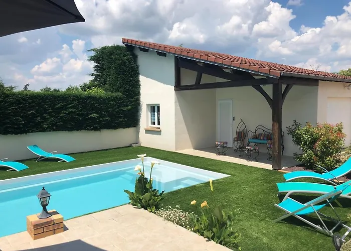 Maison Privative 5 Ch. 12 Pers. Piscine Chauffee Desertines (Allier)